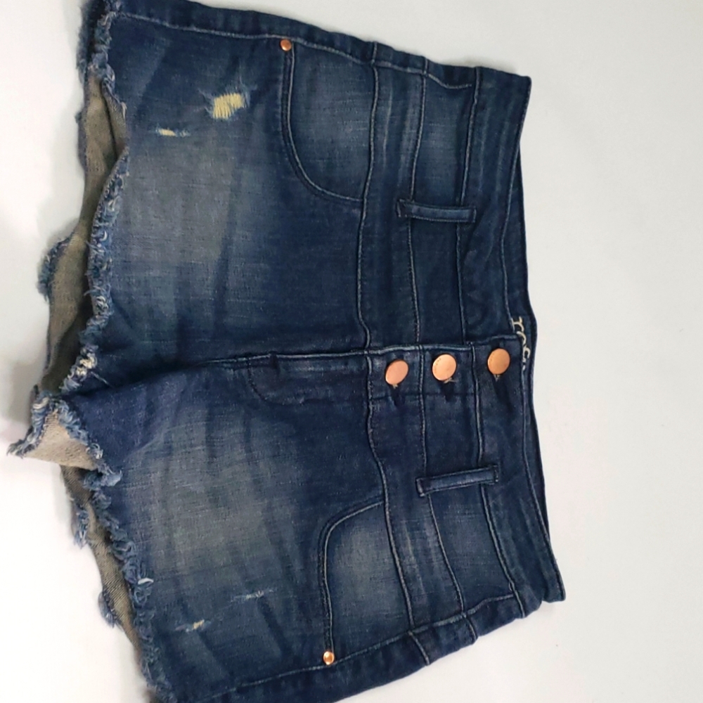 refuge size 4 shorts